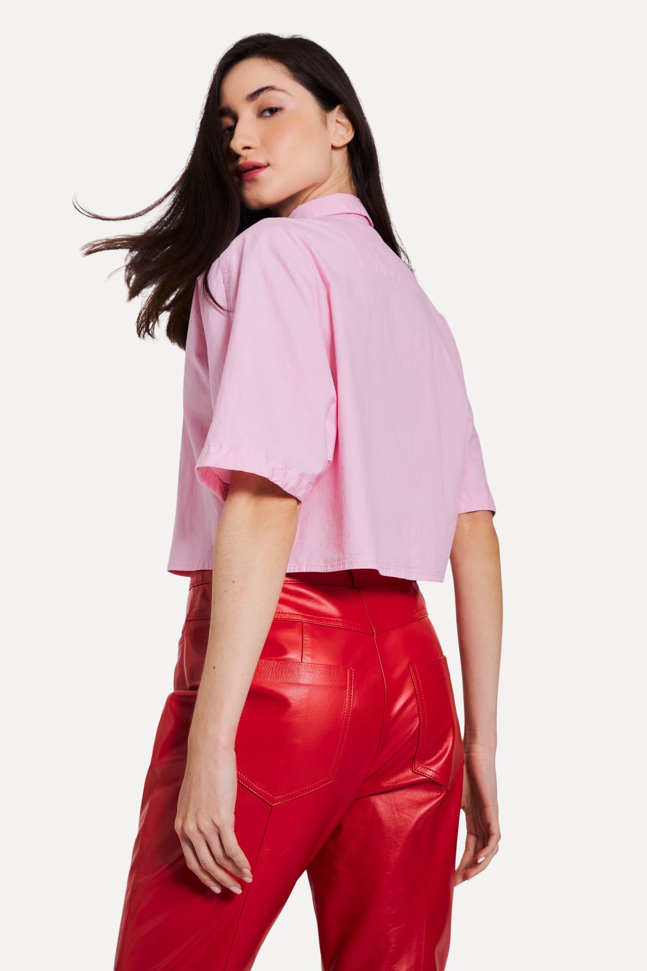 Camisa Croped Feminina com Elastano de Manga Curta