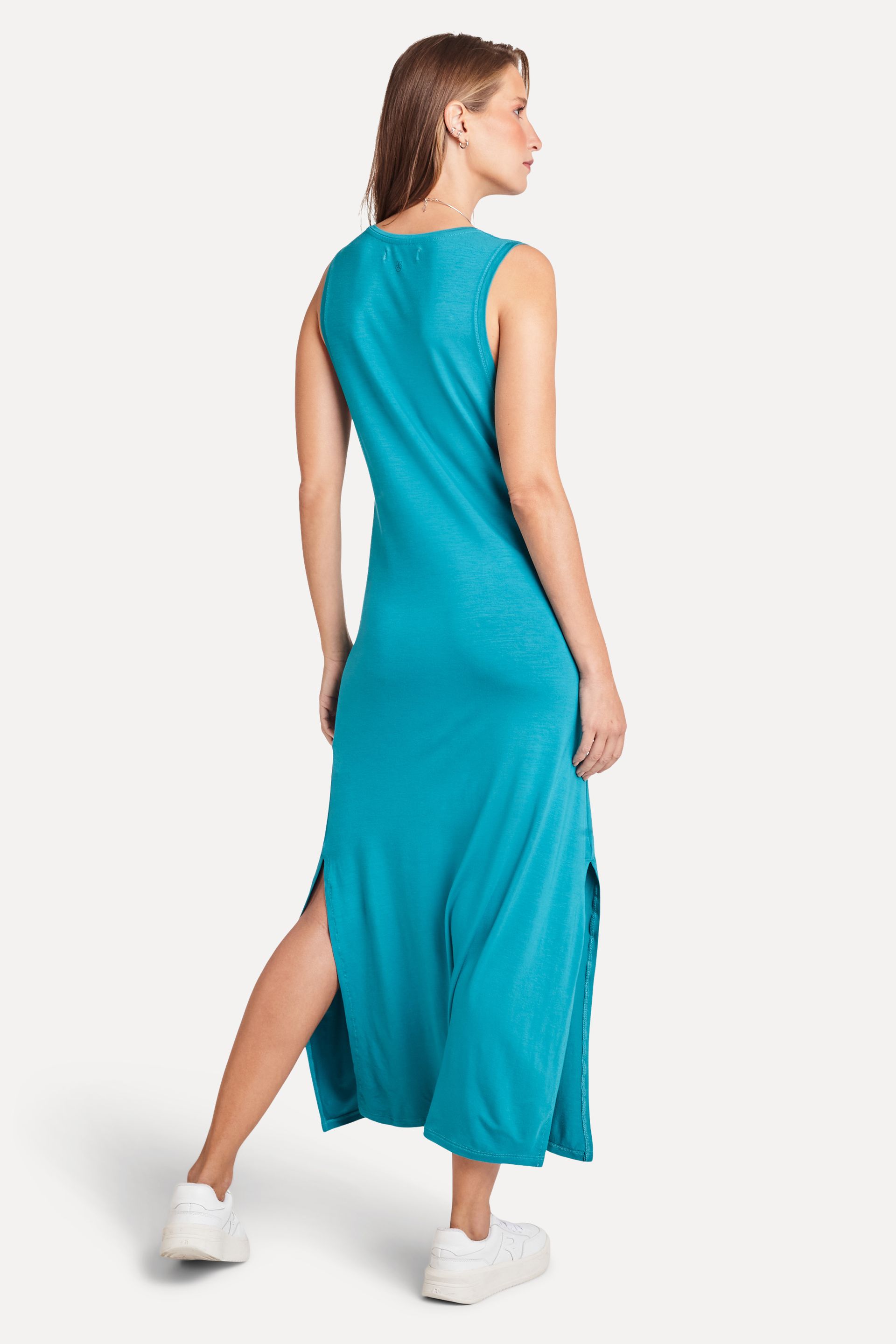 Vestido Feminino Longo Regata com Fenda