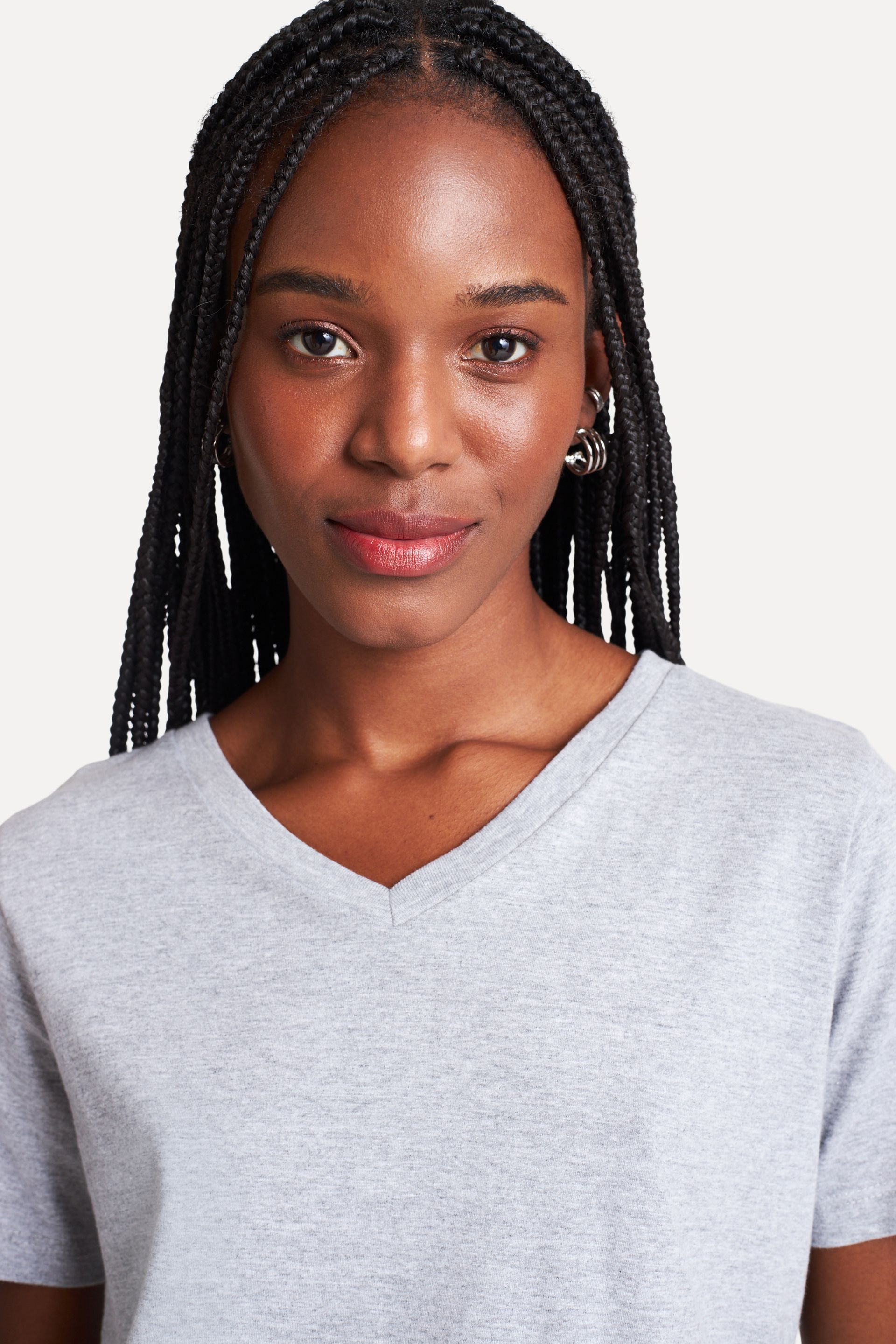 Camiseta Básica Feminina Simples Manga Curta Decote V