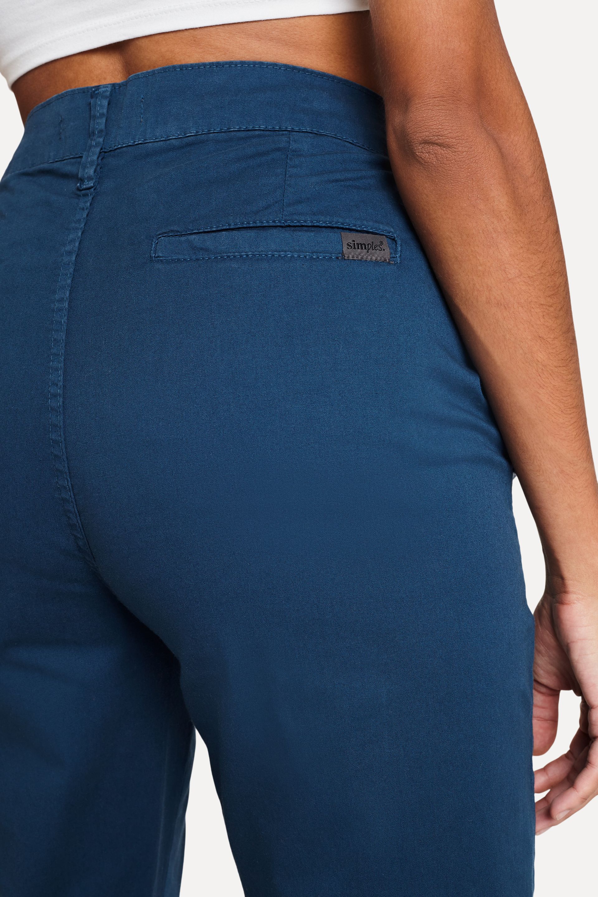 Calça Chino Reta Feminina Simples de Sarja