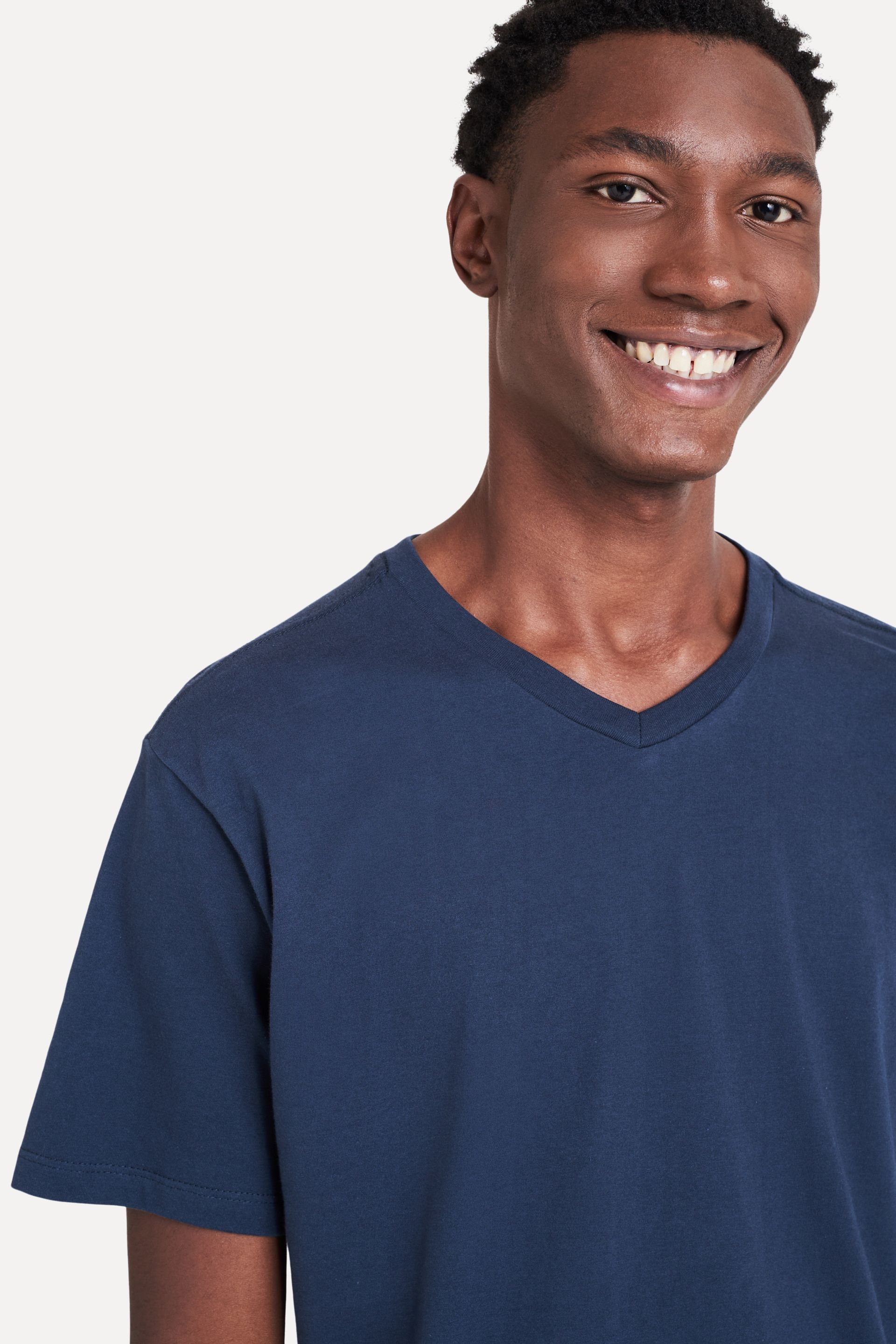 Camiseta Básica Masculina Simples Gola V Manga Curta