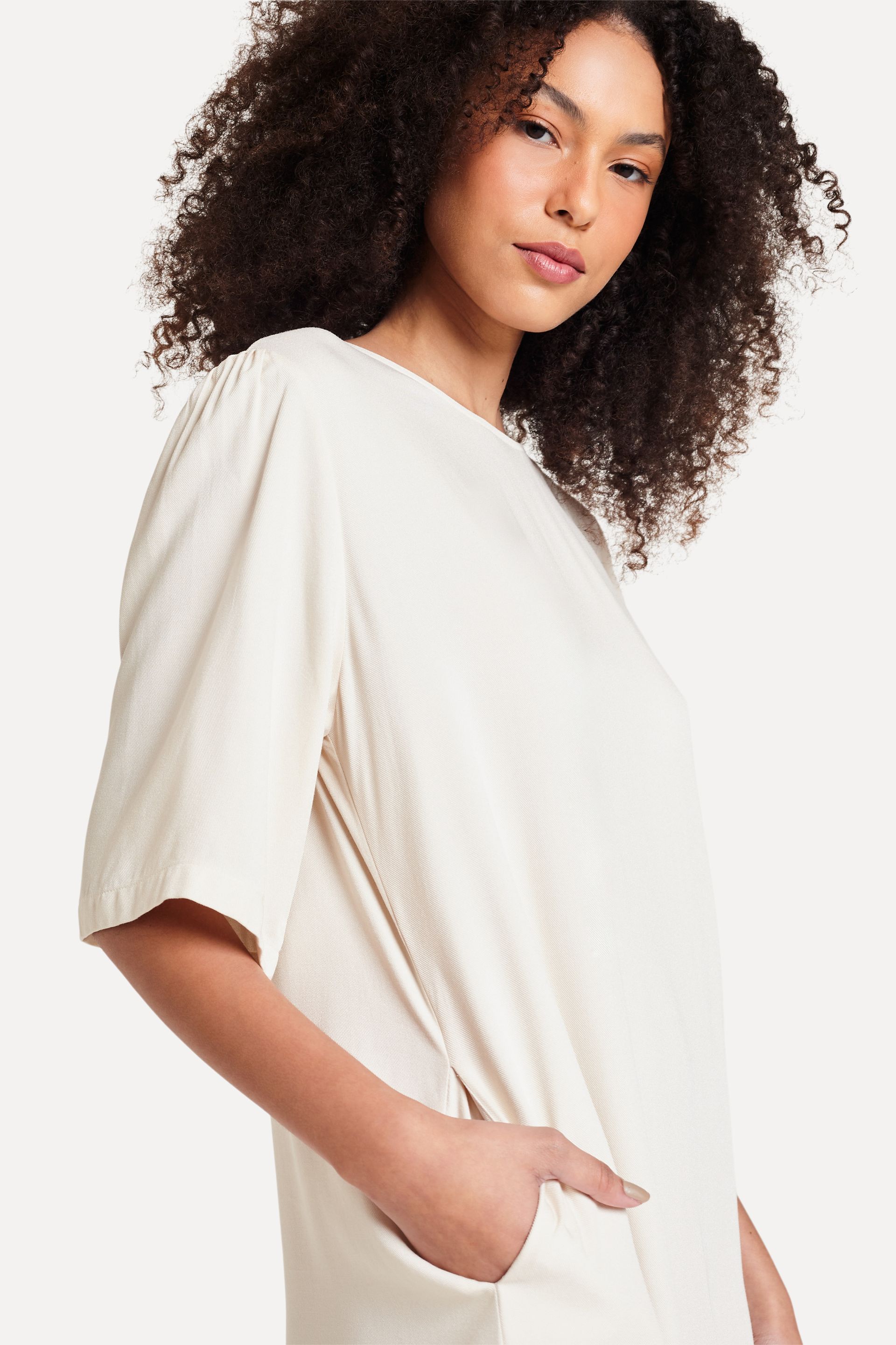 Vestido Feminino Curto Line em Viscose