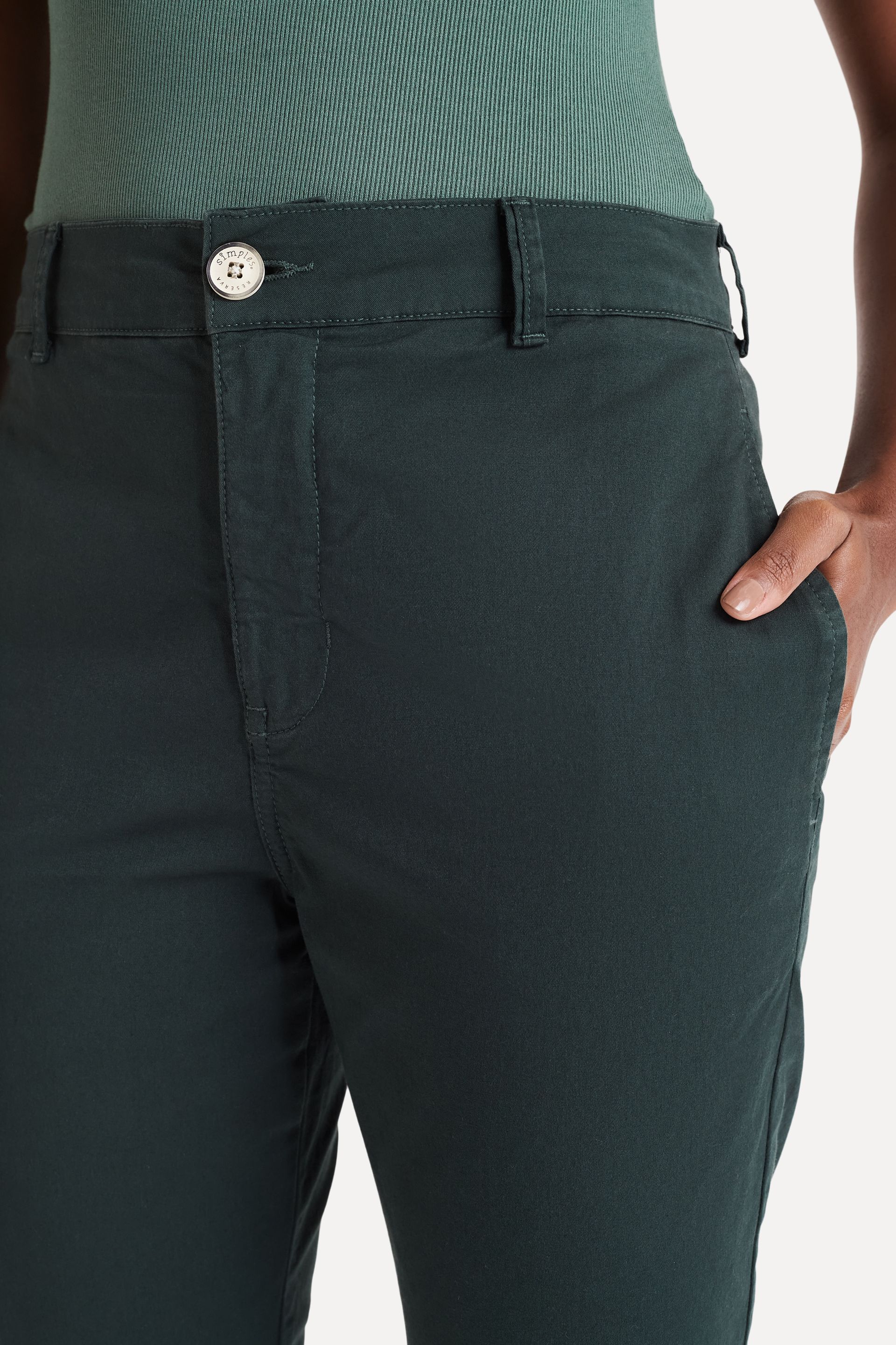 Calça Chino Reta Feminino Simples de Sarja