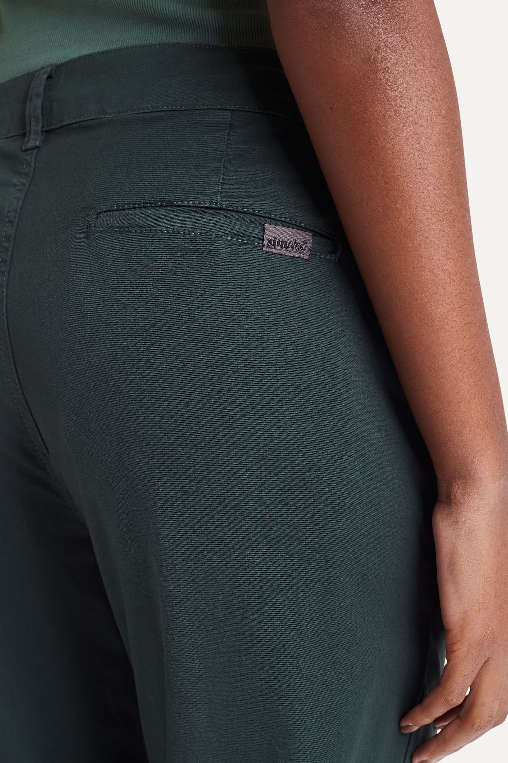 Calça Chino Reta Feminino Simples de Sarja