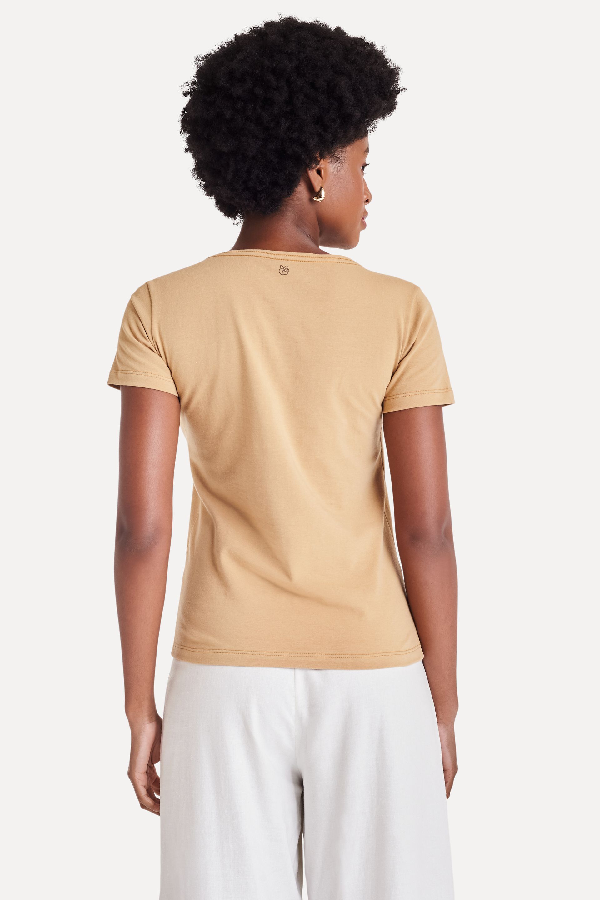 Camiseta Básica Feminina Simples + de Manga Curta com Decote V