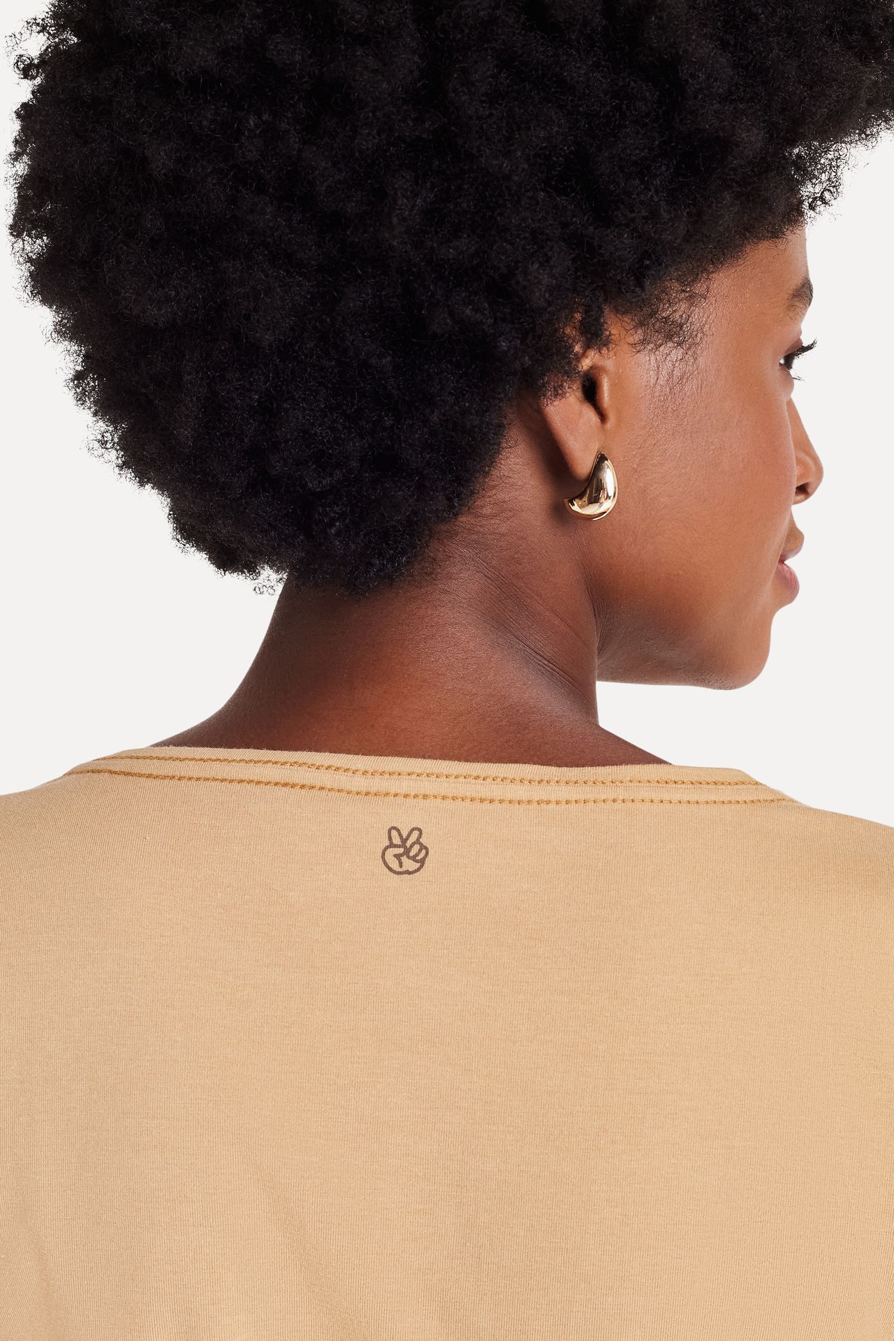 Camiseta Básica Feminina Simples + de Manga Curta com Decote V