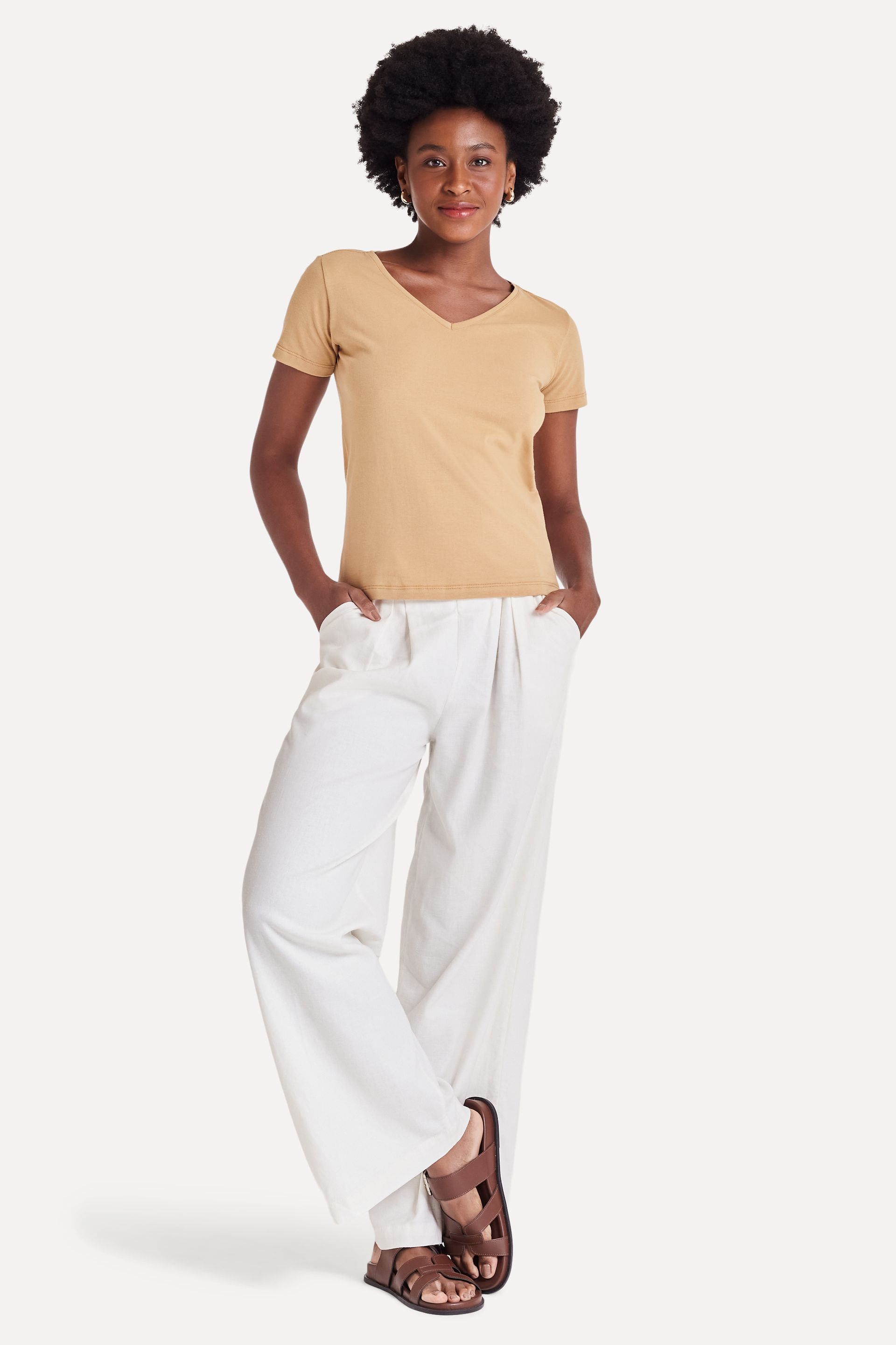 Camiseta Básica Feminina Simples + de Manga Curta com Decote V