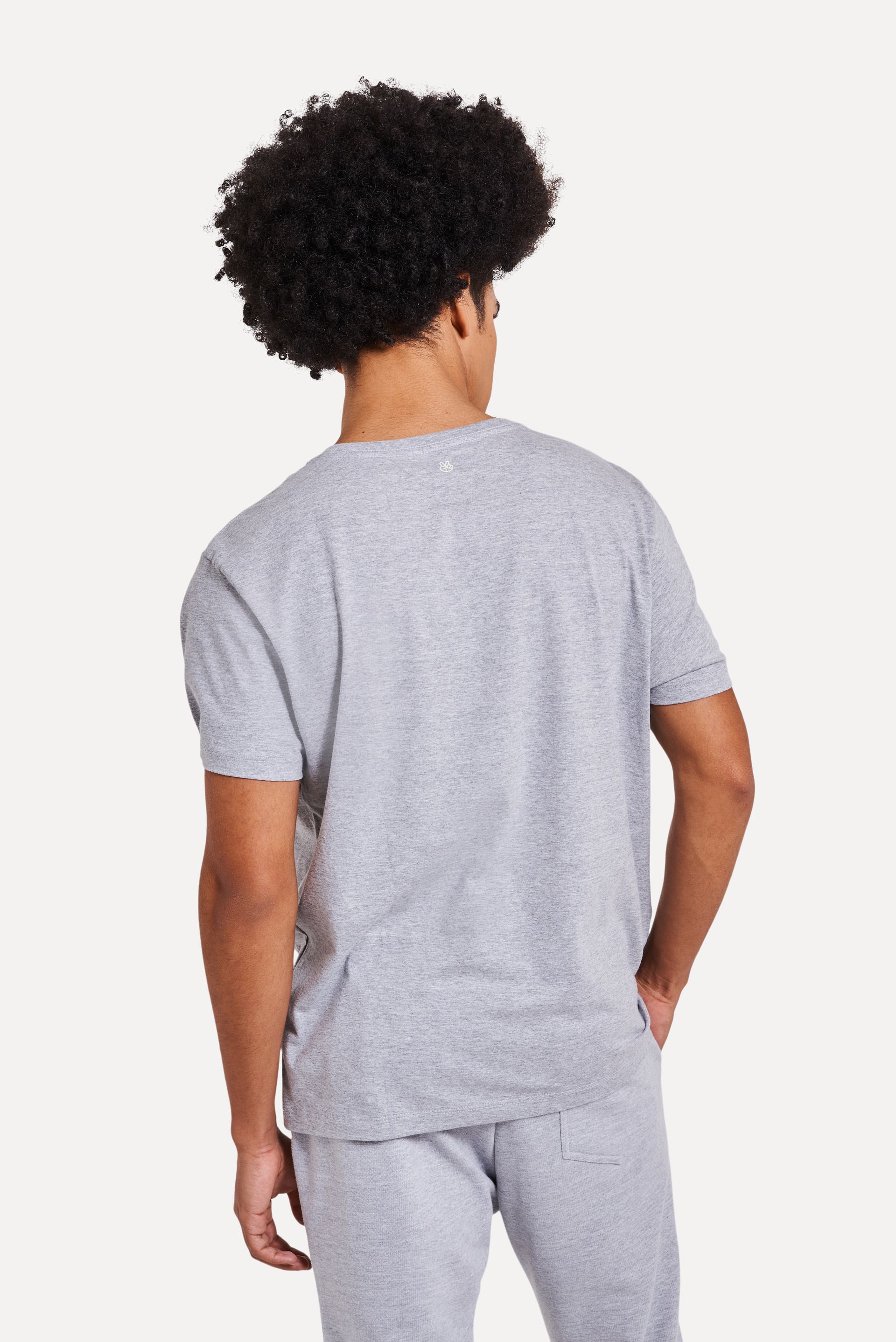 Camiseta Básica Masculina Simples Gola V Manga Curta