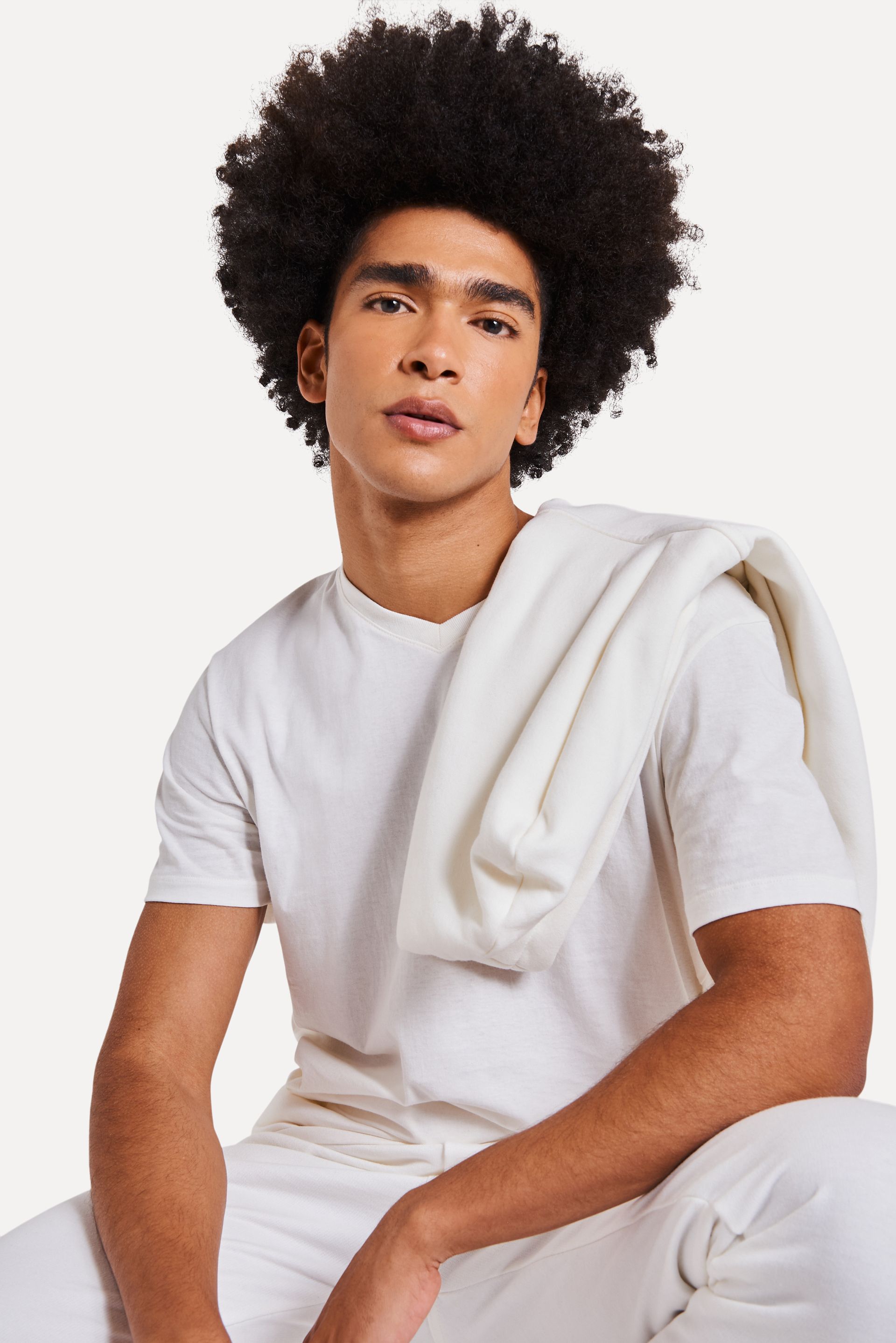 Camiseta Básica Masculina Simples Gola V Manga Curta