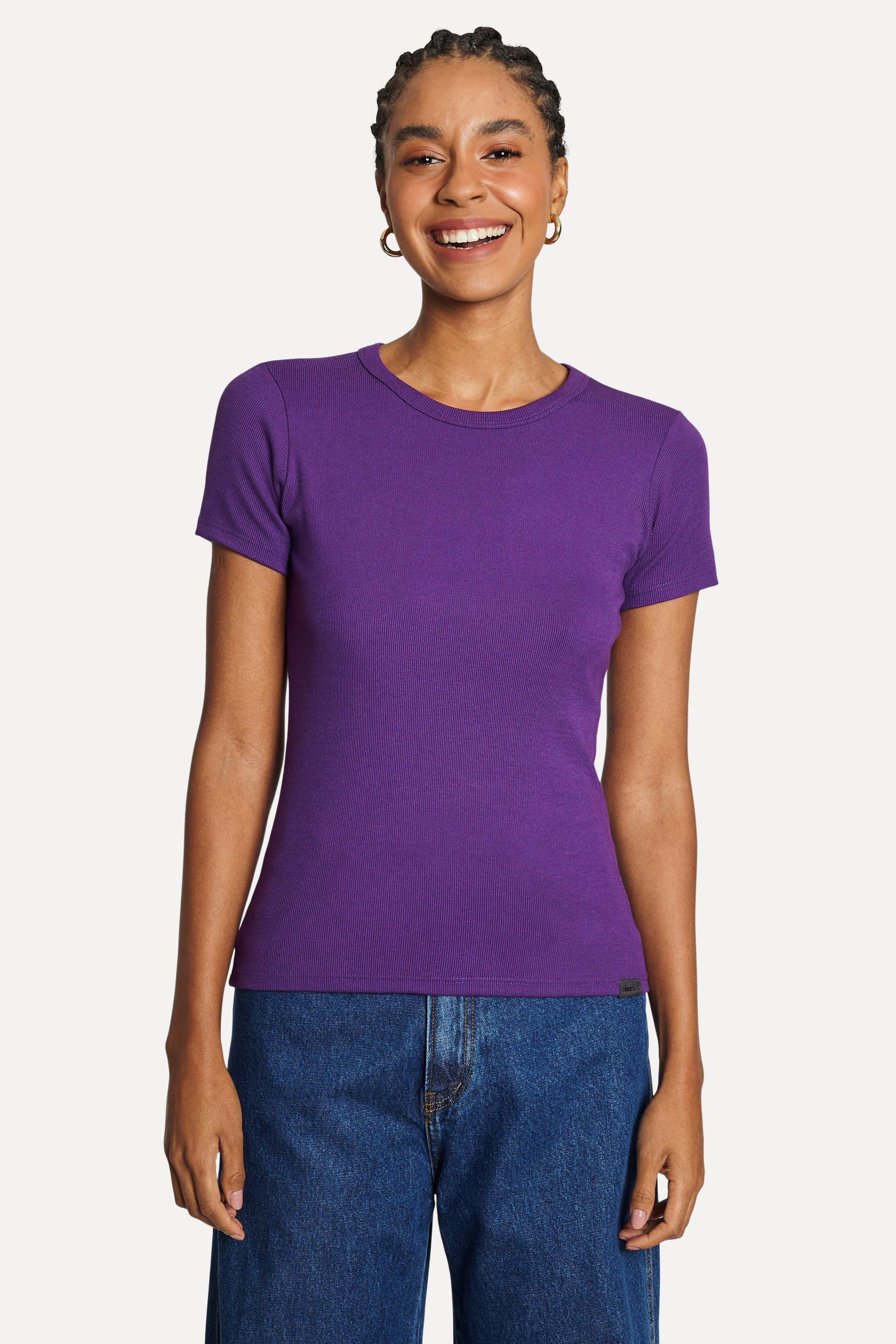 Camiseta Feminina em Malha Rib de Manga Curta