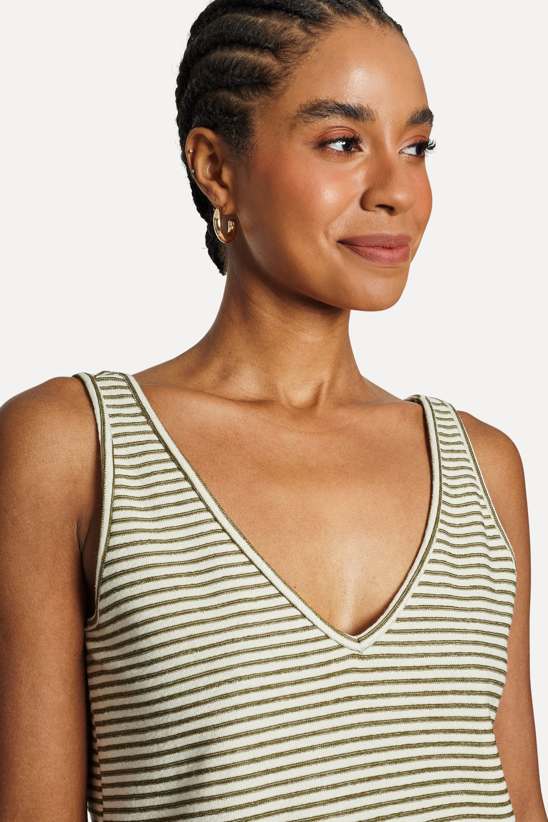 Blusa Regata Listarda Feminina Texturas Decote V